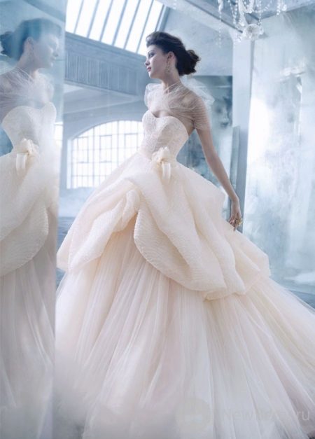 Wedding dress ng abstract form