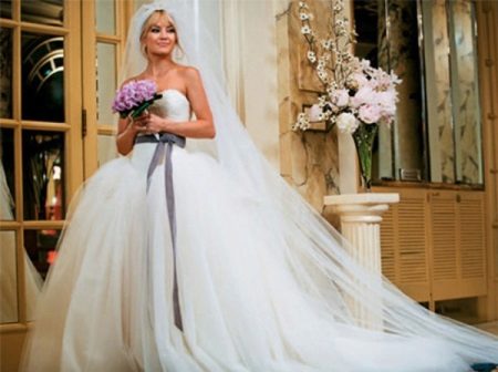 Gorgeous Wedding Dress mula sa Digmaan ng mga Bride