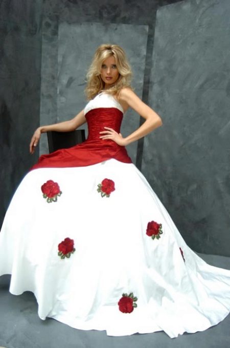 White and Red Wedding Dress sa pamamagitan ng Rozy