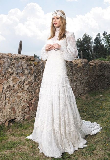 Sarado ang Wedding Dress na may Bishop Sleeve