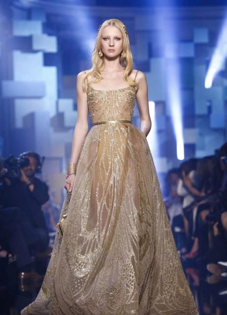 Beige fluffy dress ni Elie Saab