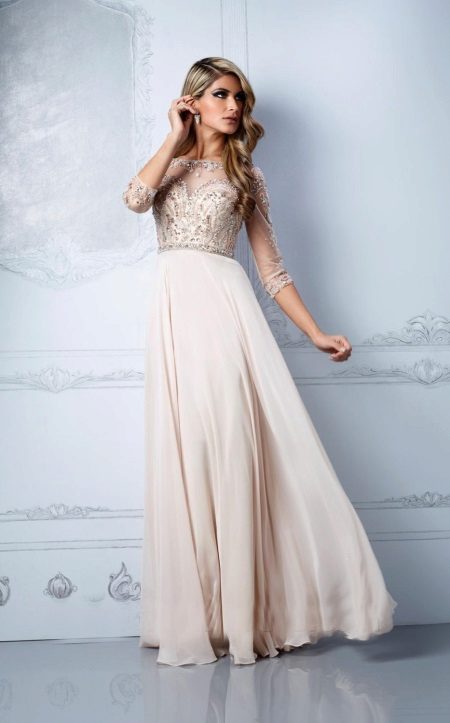 Beige evening dress na may darker top
