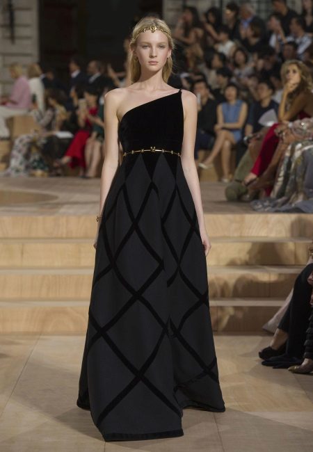 Valentino evening dress na may mga strap
