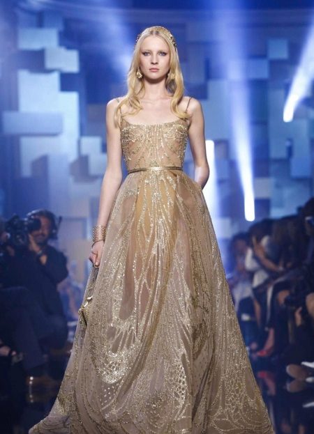 Gabi na damit mula sa Elie Saab beige