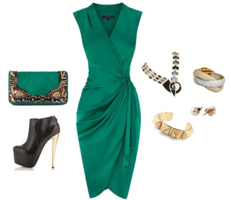 Emerald dress at black shoes