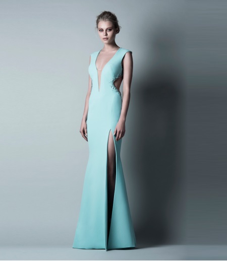 Turquoise evening dress sa pamamagitan ng Saiid Kobeisy na may slit