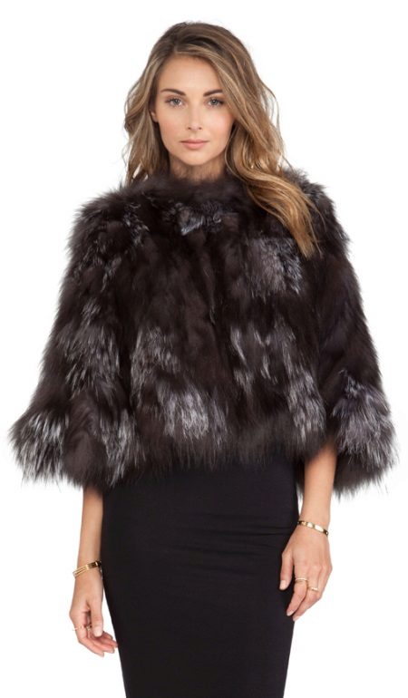 Fur cape para sa isang damit ng gabi para sa mga kababaihan na 50 taon