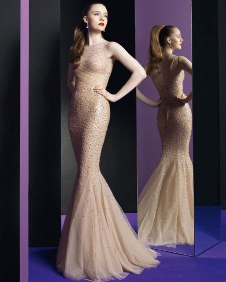 Ang panggabing damit sirena beige sarado