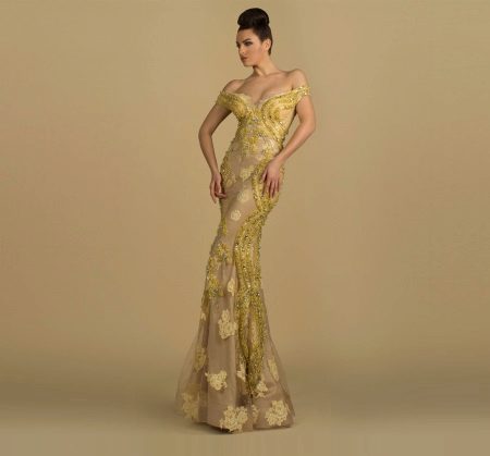 Dilaw na pattern sa isang beige base evening dress