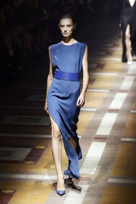 Gabi na damit mula sa Lanvin blue