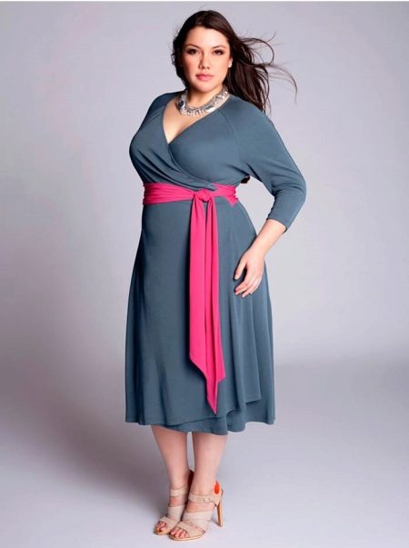 Knitted evening dress with contrast belt