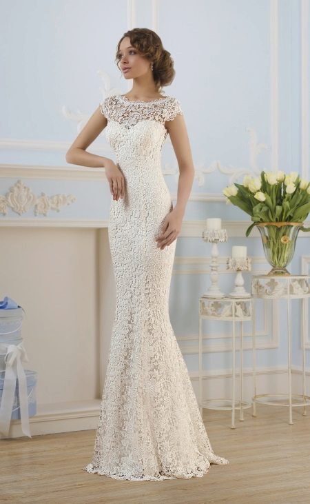 Kasal tuwid na damit ng kasalan mula sa Naviblue Bridal