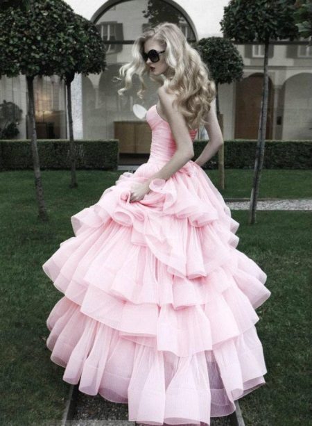 Pale pink na damit sa kasal