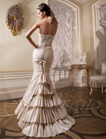 Mermaid wedding dress na may bukas na likod