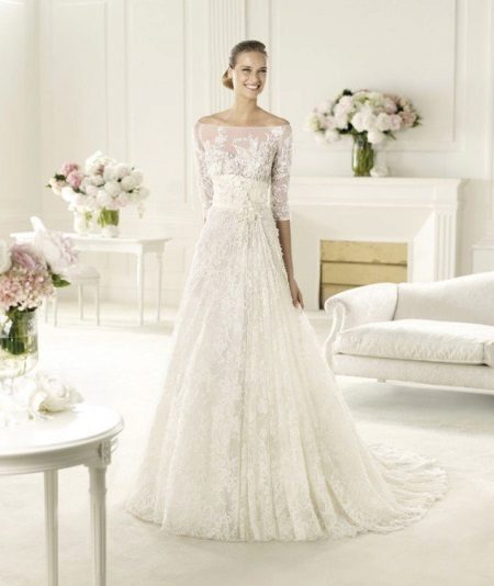 Kasal damit mula sa koleksyon ng 2013 sa pamamagitan ng Elie Saab a-silweta