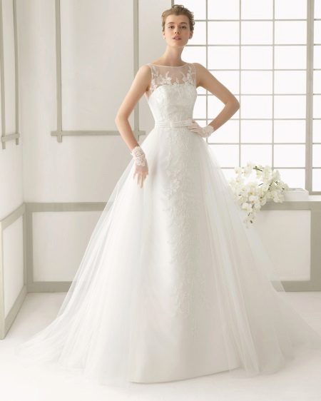 Dress sa kasal na may mga perlas at puntas