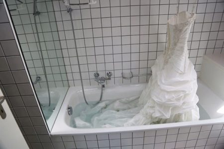 Bahagyang Magbabad sa Wedding Dress
