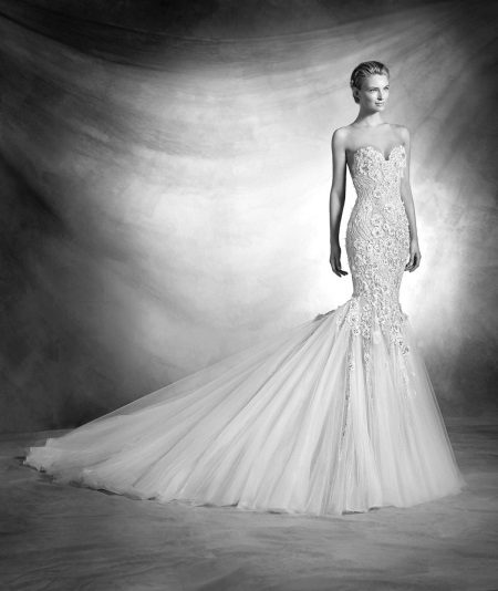 Ang damit ng kasuotan ng damit ng rosas mula sa Pronovias