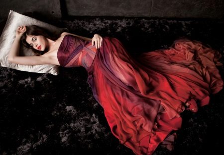 red chiffon dress na may tela