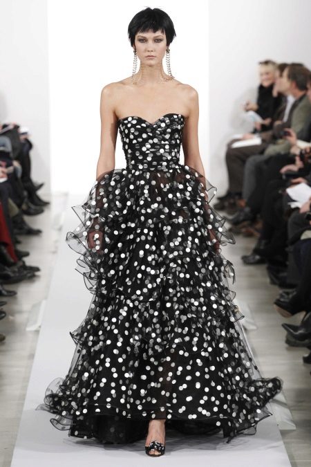 Chiffon Polka Dot Dress sa pamamagitan ng Oscar de la Renta