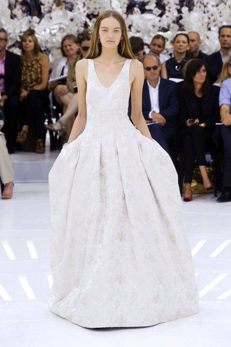 Kasal damit mula sa Chanel minimalism