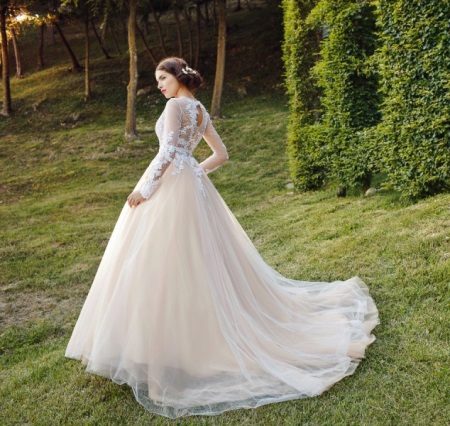 Kulay ng Wedding Dress sa Ivory