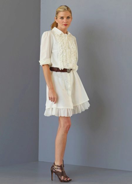 Ang damit na katamtaman ang haba na may luxe milky skirt