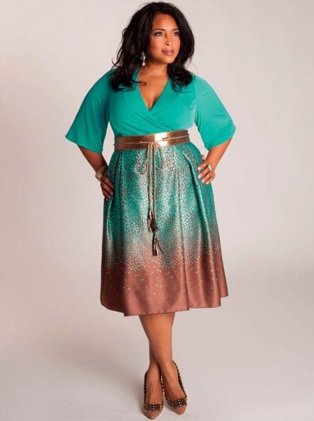 Two-tone dress for the full with a contrasting skirt