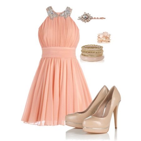 Peach dress na may beige accessories