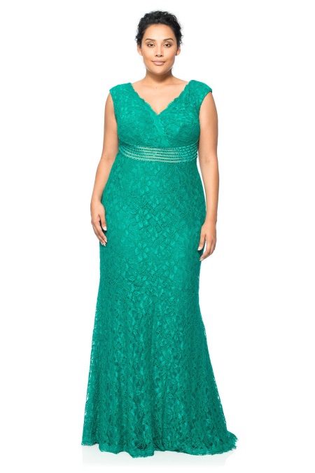 Dress to the floor for full