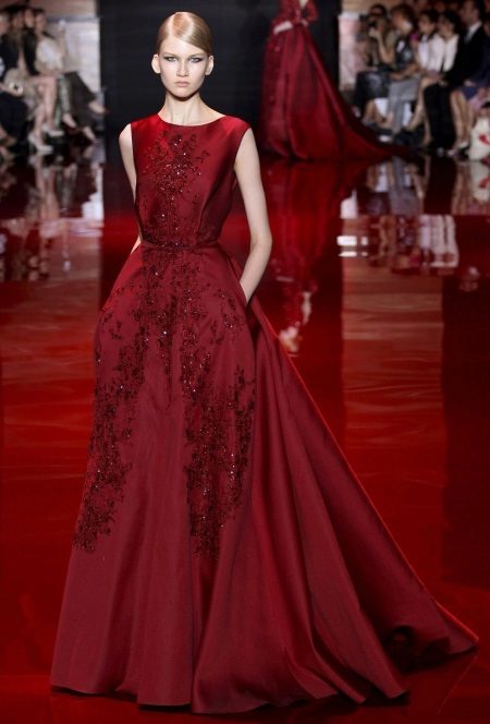 Cherry dress na may sleeves