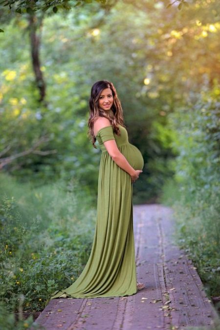 Magandang mahabang maternity dress