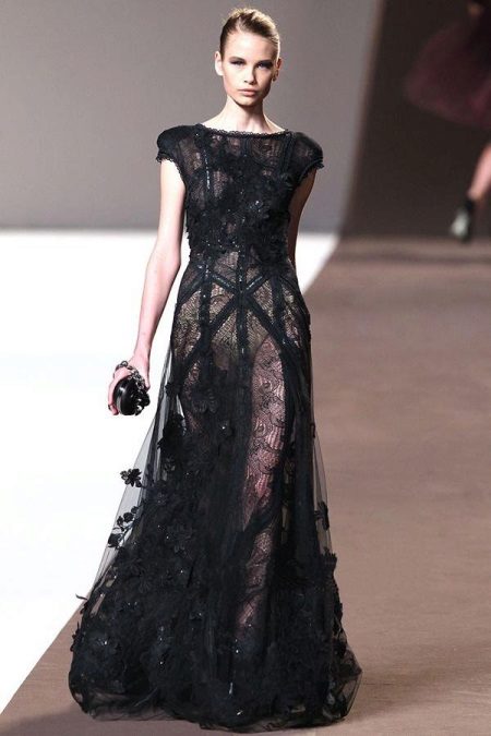 Hairstyle to the lace dress to the floor