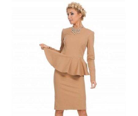 Beige damit na may basky