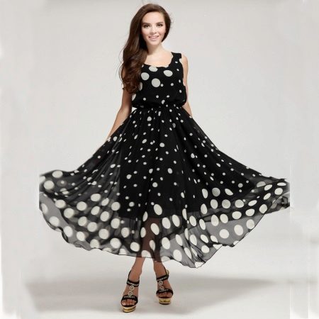 Black and White Polka Dot Dress sa Iba't ibang Laki