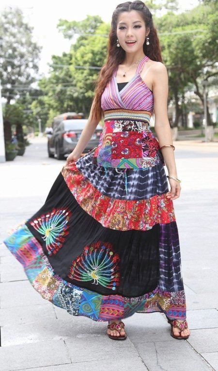 Summer dress na may mataas na baywang sa estilo etniko