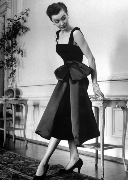 Magdamit sa mga strap mula sa Christian Dior sa estilo ng bagong bow