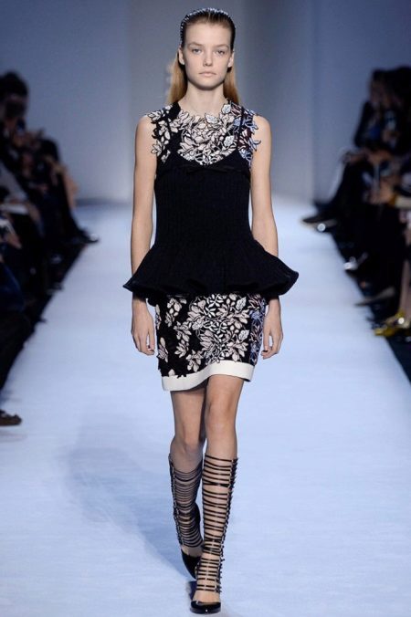 Autumn dress na may basky