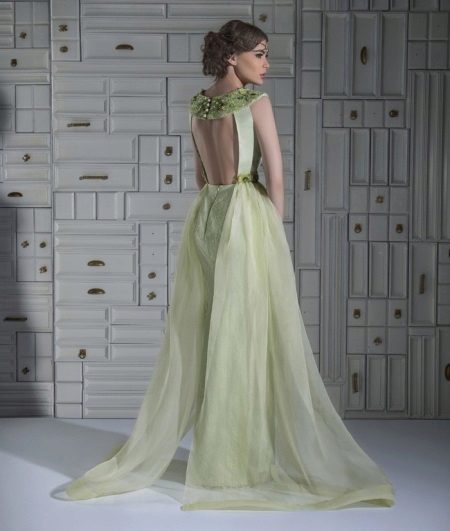 Green dress na may bukas na likod