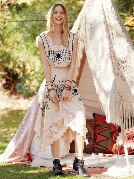 Mayroong pattern na boho dress