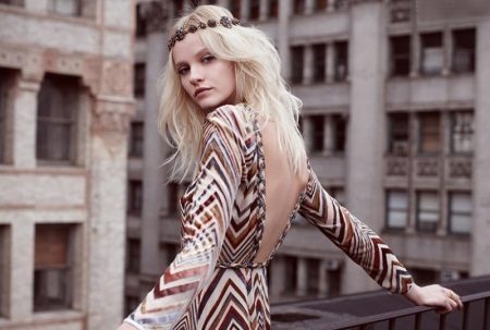 Boho chic dress na may bukas na likod