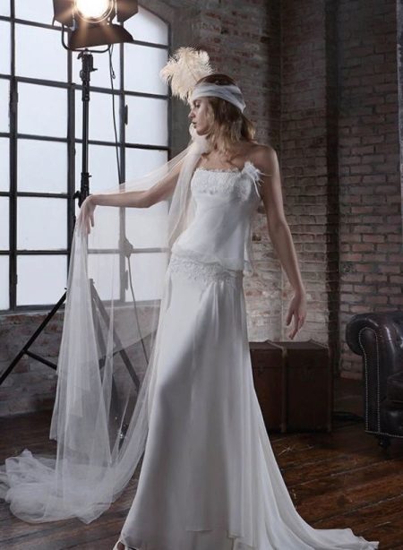 Dress in the style of the 20s with low waist