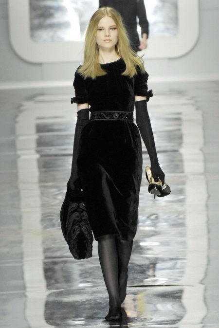Mga Accessory ng Black Midi Dress