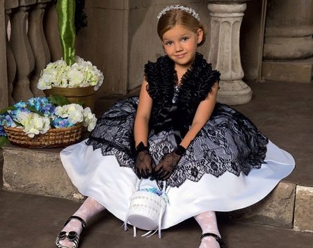 Accessories for a short ball gown for a girl