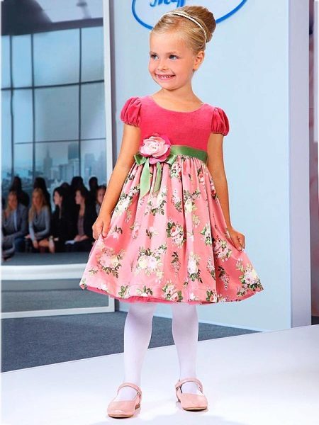 Eleganteng damit para sa batang babae na rosas