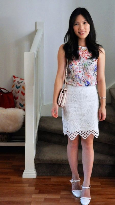 White lapis palda na may floral print blusa
