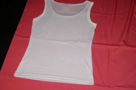 Paglikha ng isang pattern ng damit gamit ang T-shirts