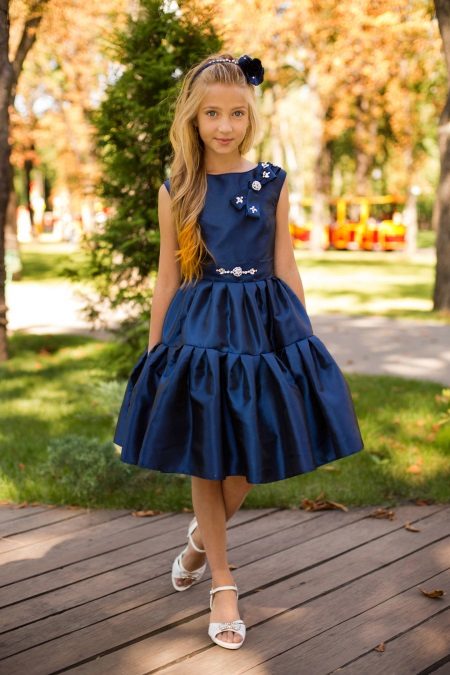 Cocktail dress Tatyanka para sa mga batang babae