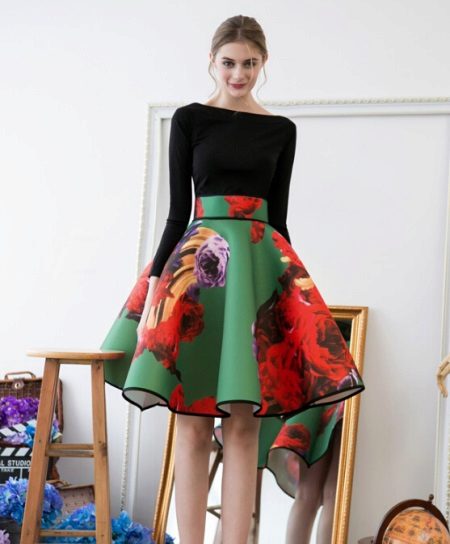 Kuko ng palda na may malaking floral print