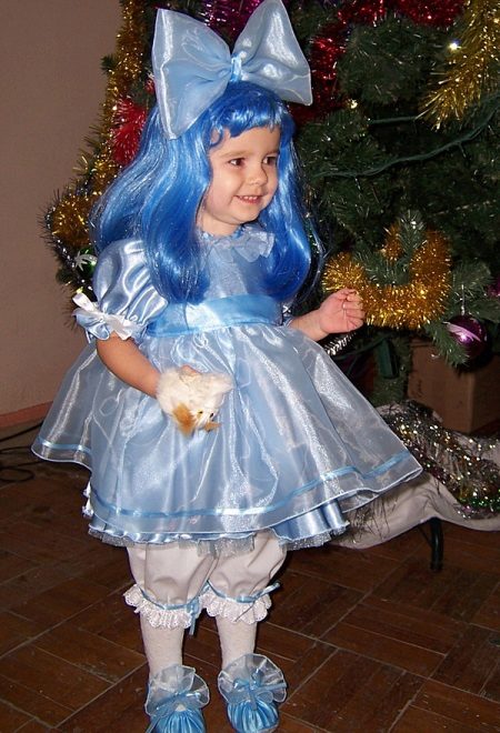 Malvina's Christmas dress para sa batang babae